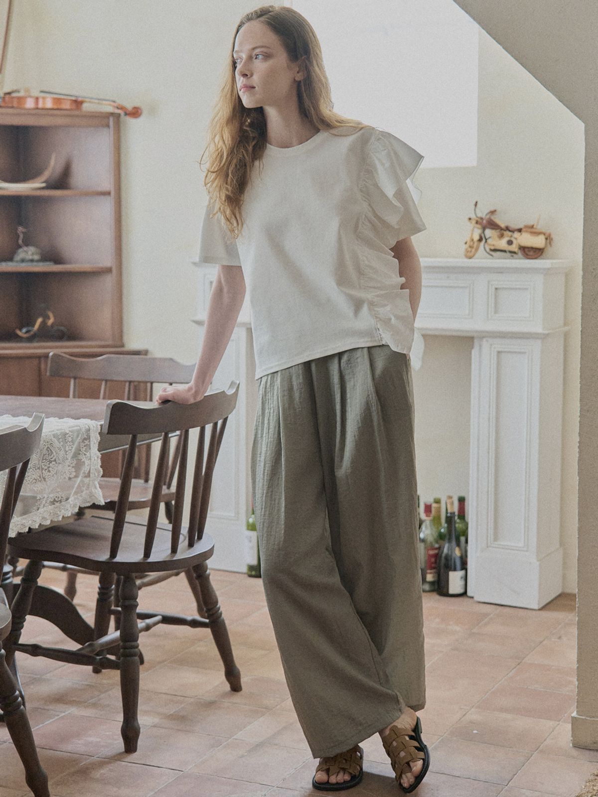 아방(AVANT-G) Ruffle Unbalance T-shirt - IVORY