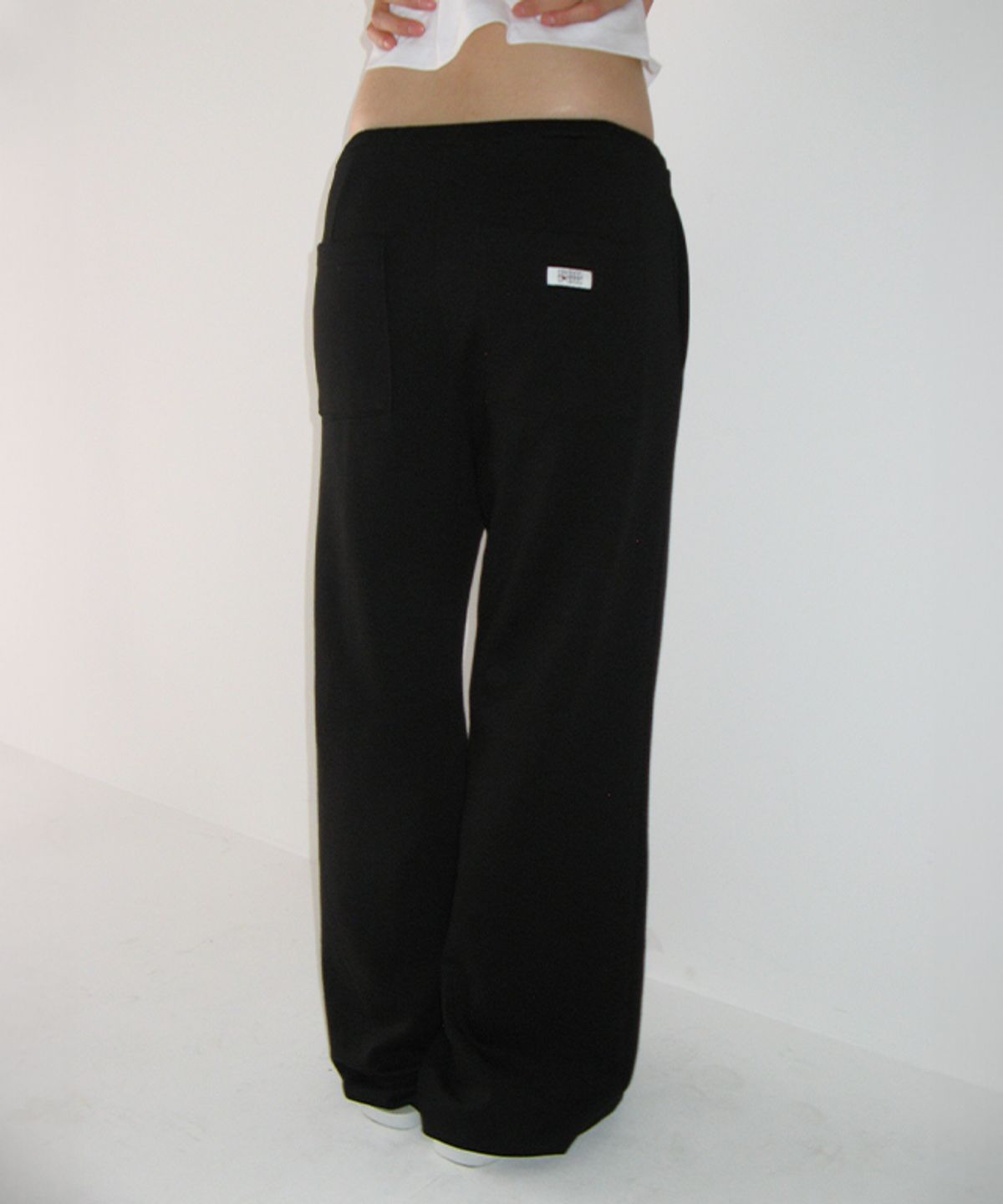 론론(RONRON) LOW RISE TRAINING PANTS BLACK
