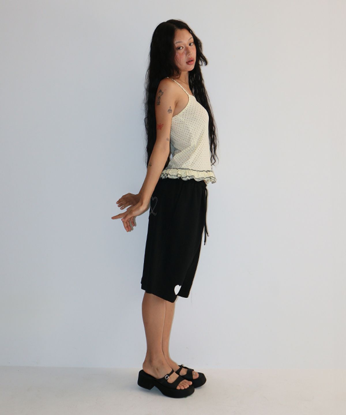 론론(RONRON) HEART POINT BERMUDA TRAINING HALF PANTS BLACK