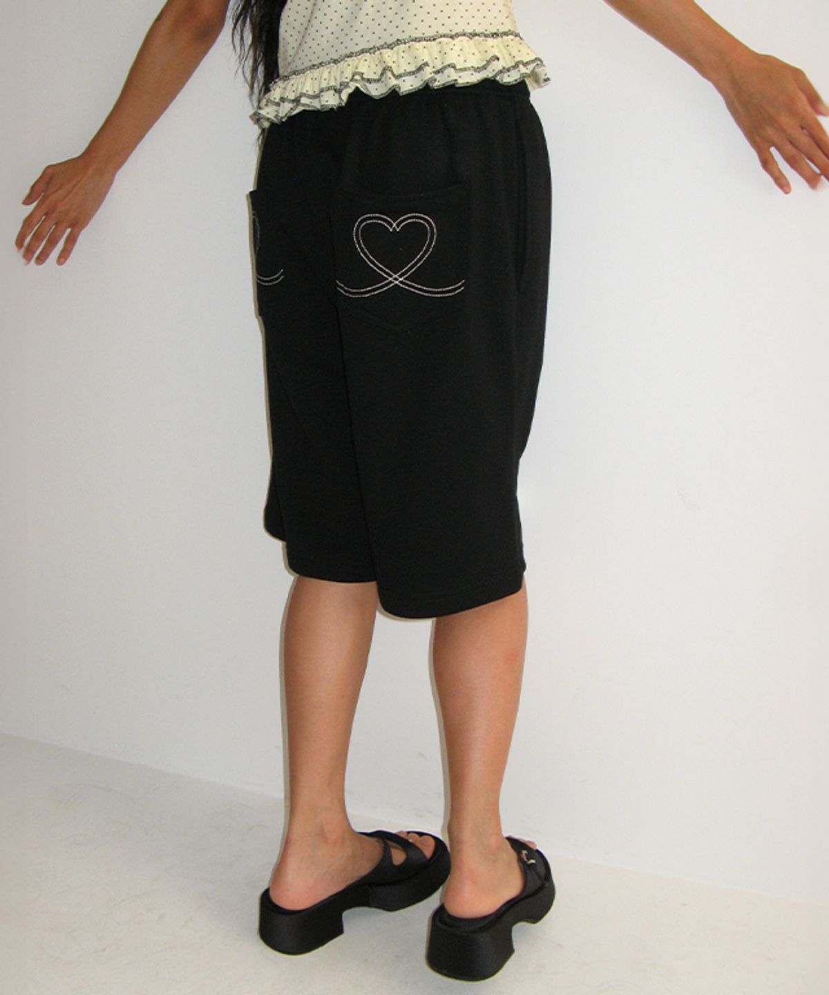 론론(RONRON) HEART POINT BERMUDA TRAINING HALF PANTS BLACK