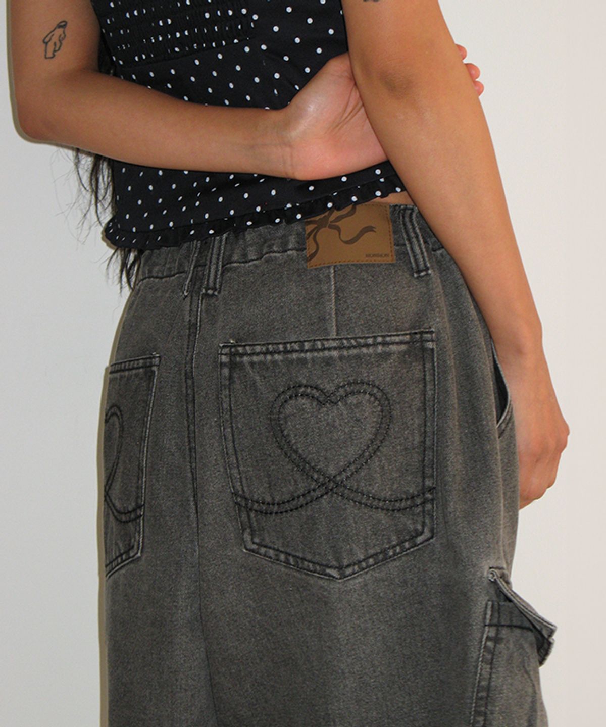 론론(RONRON) HEART POCKET CARGO DENIM SHORT PANTS GREY BLACK