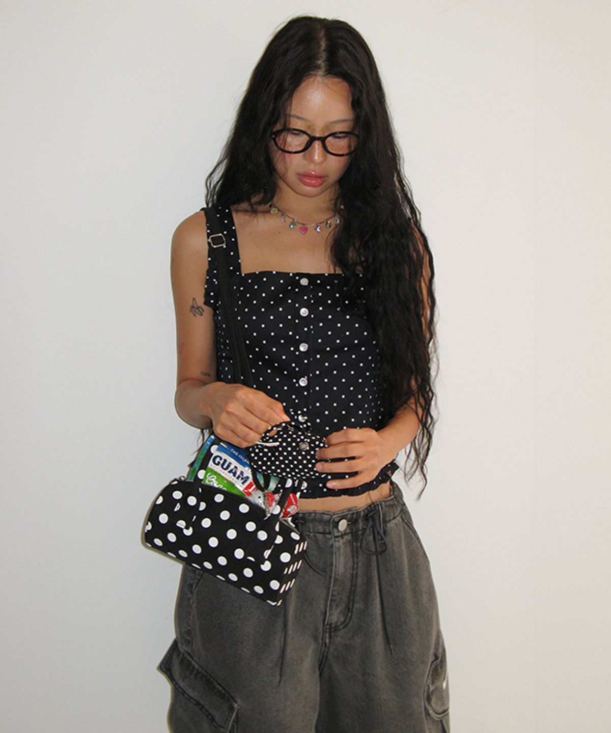 론론(RONRON) HEART POCKET CARGO DENIM SHORT PANTS GREY BLACK