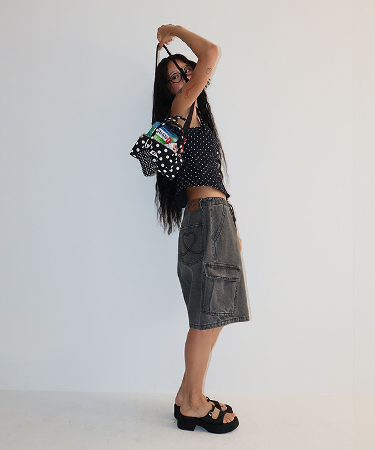 론론(RONRON) HEART POCKET CARGO DENIM SHORT PANTS GREY BLACK