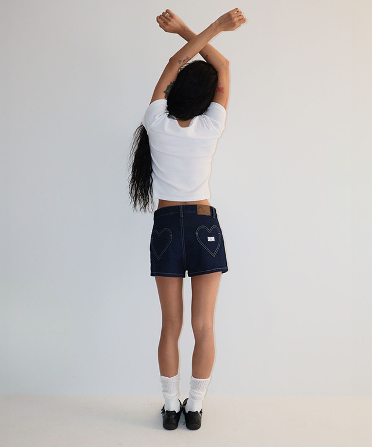 론론(RONRON) HEART POCKET MINI SHORT DENIM PANTS INDIGO BLUE
