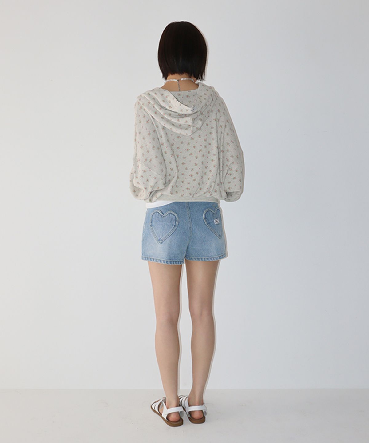 론론(RONRON) HEART POCKET MINI SHORT DENIM PANTS LIGHT BLUE