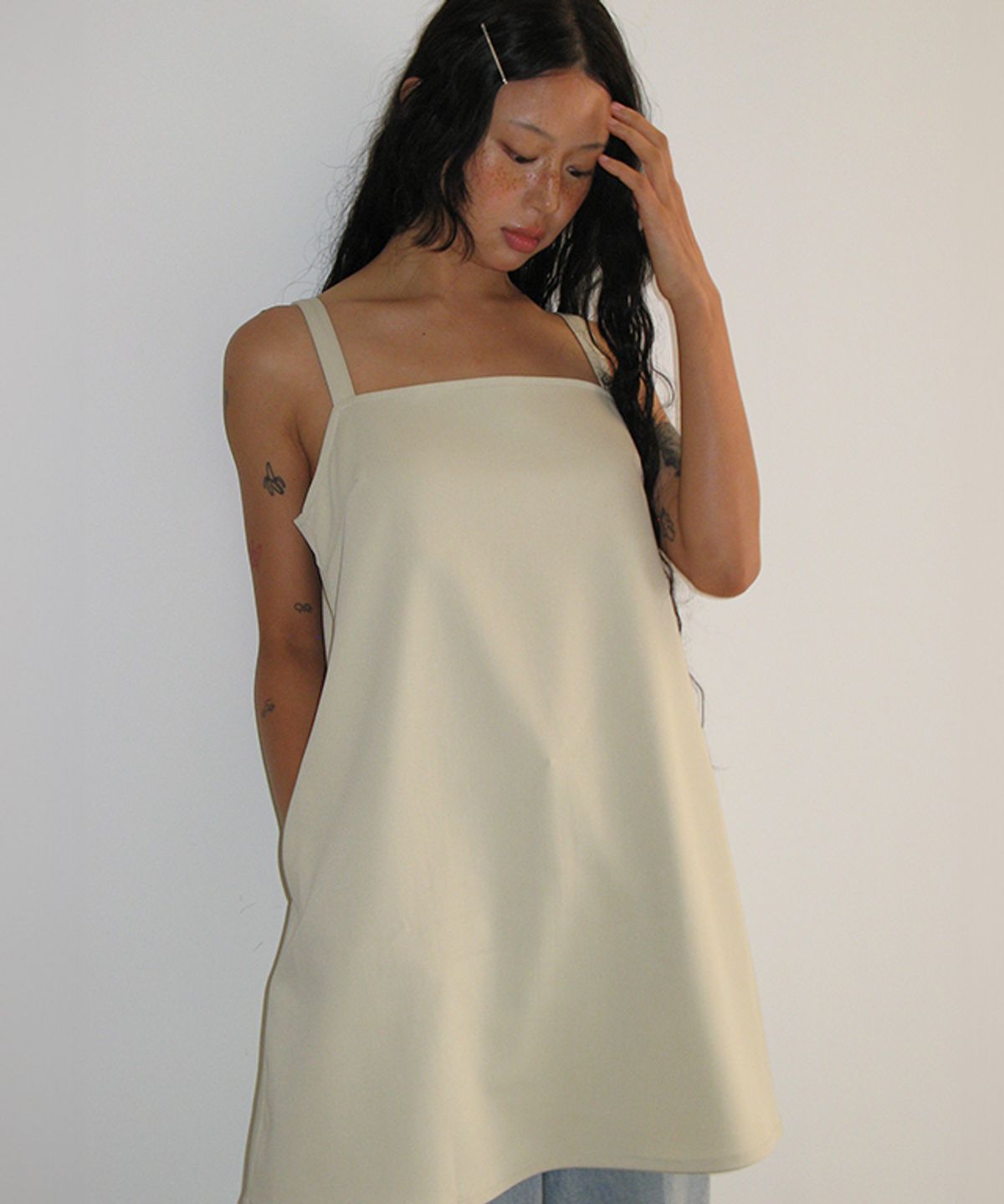 론론(RONRON) SQUARE SUSPENDER DRESS BEIGE