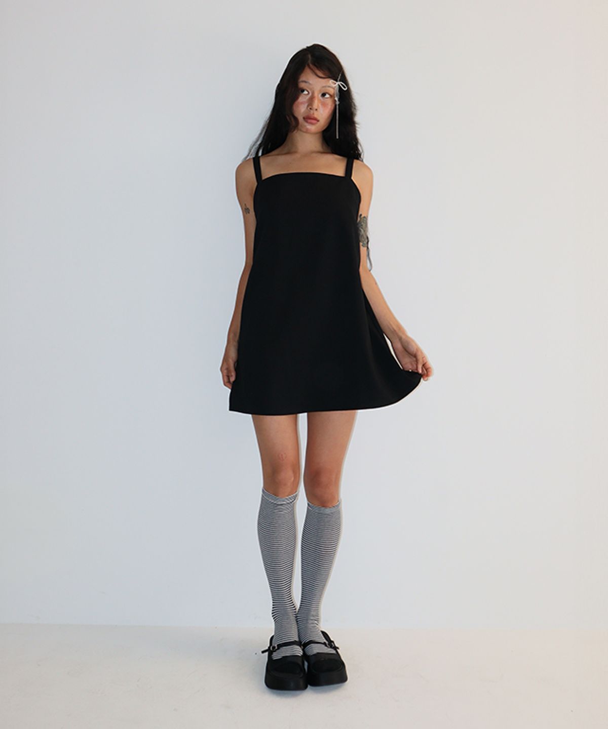 론론(RONRON) SQUARE SUSPENDER DRESS BLACK