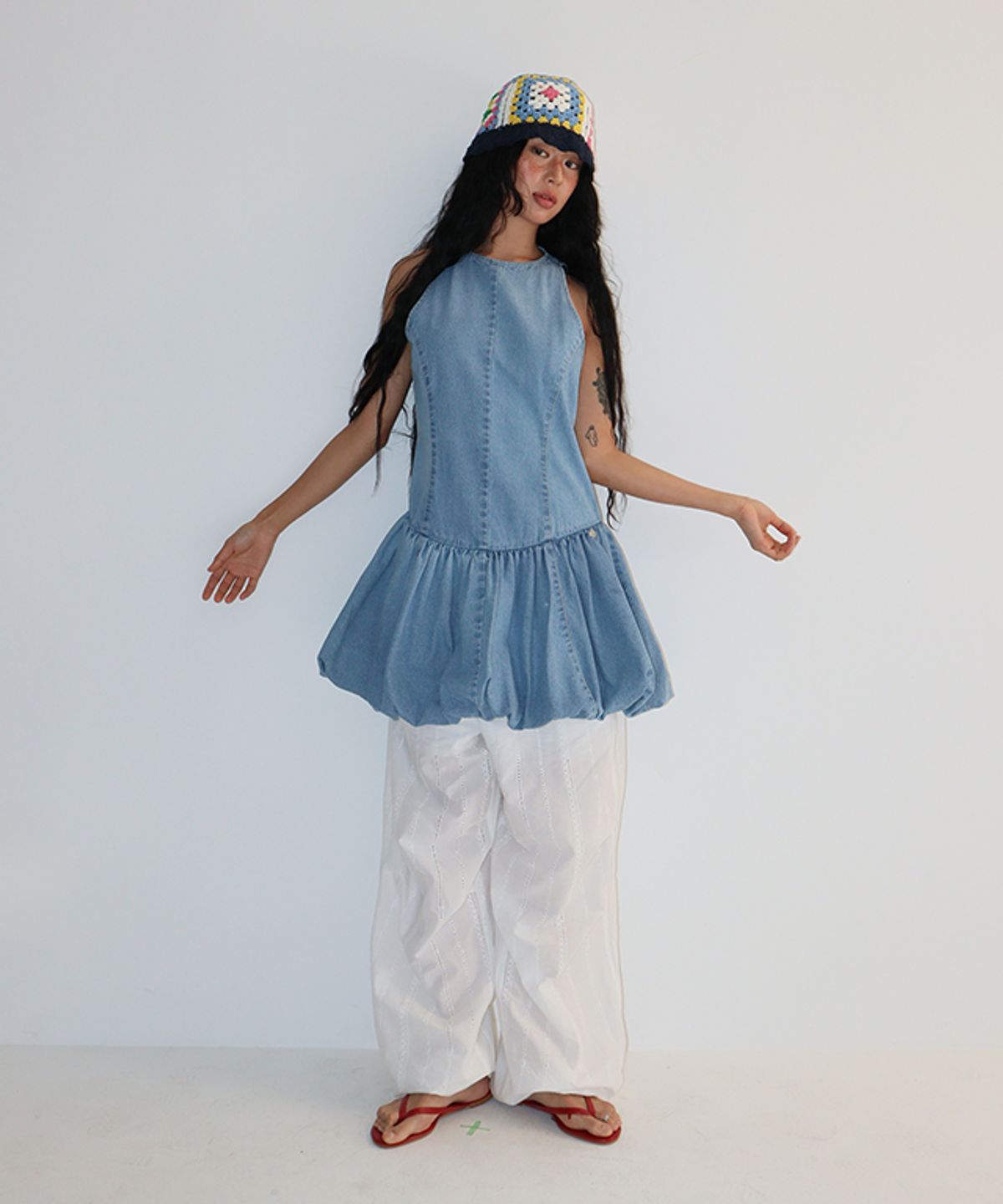 론론(RONRON) PUMPKIN SLEEVELESS DENIM DRESS LIGHT BLUE