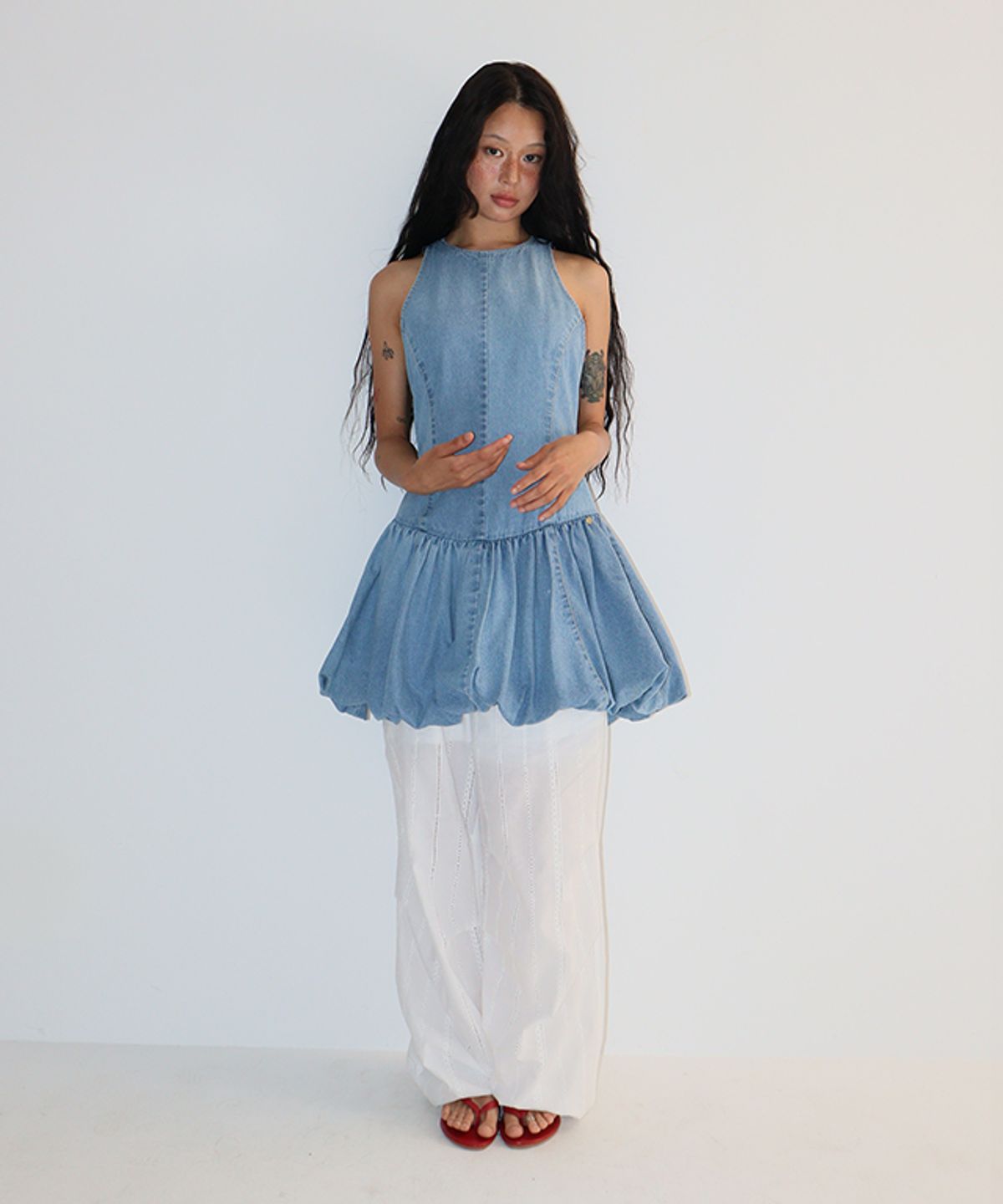 론론(RONRON) PUMPKIN SLEEVELESS DENIM DRESS LIGHT BLUE