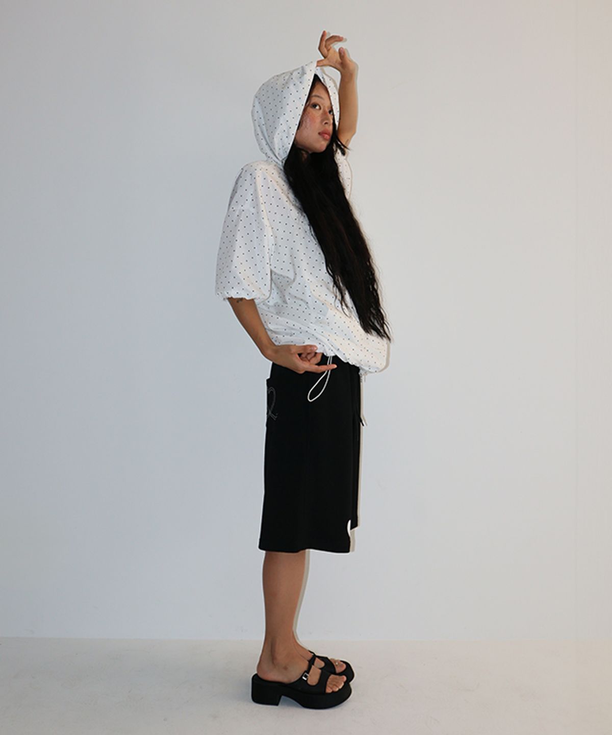 론론(RONRON) HOODED HALF SLEEVE WINDBREAKER WHITE DOT