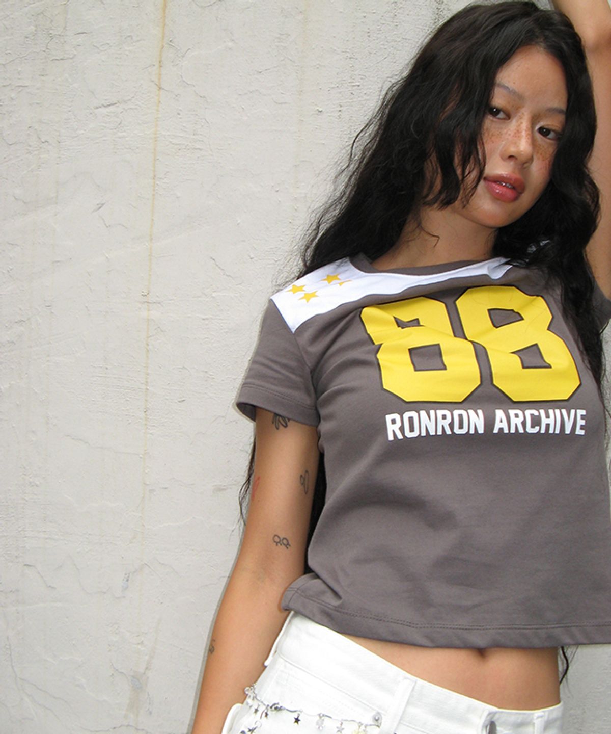 론론(RONRON) SPORTY 88 STAR SHORT T SHIRT CHARCOAL