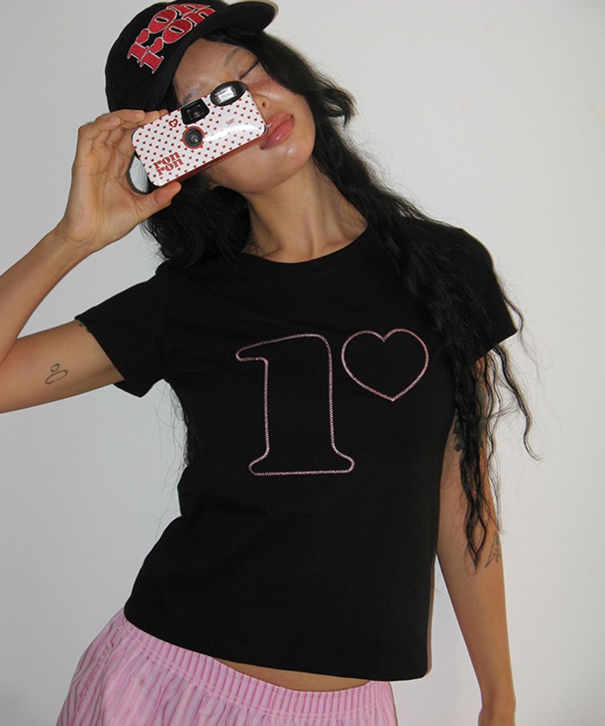 론론(RONRON) R STITCH SHORT SLEEVE T SHIRT BLACK