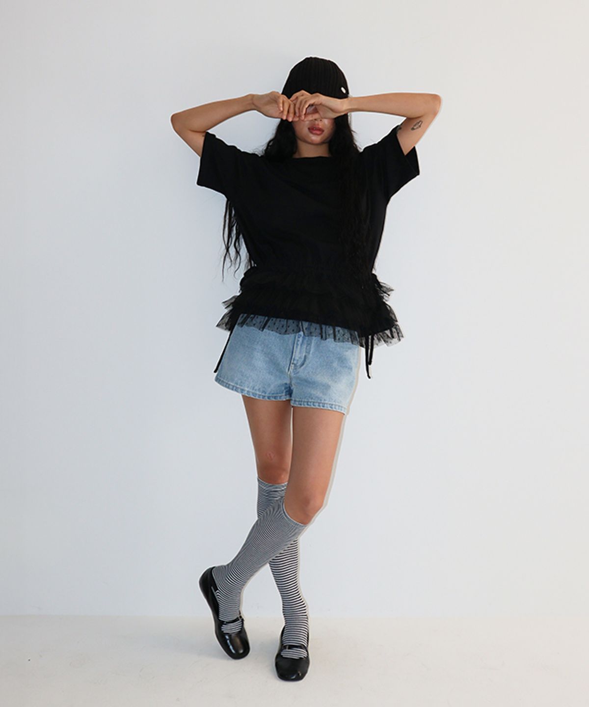 론론(RONRON) DOUBLE LAYERED SHIRRING SHORT T SHIRT BLACK