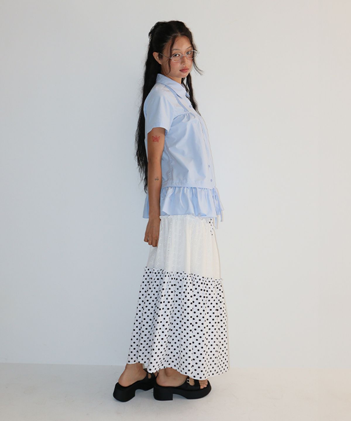 론론(RONRON) ROUND COLLAR PINTUCK SHIRRING BLOUSE SOFT BLUE