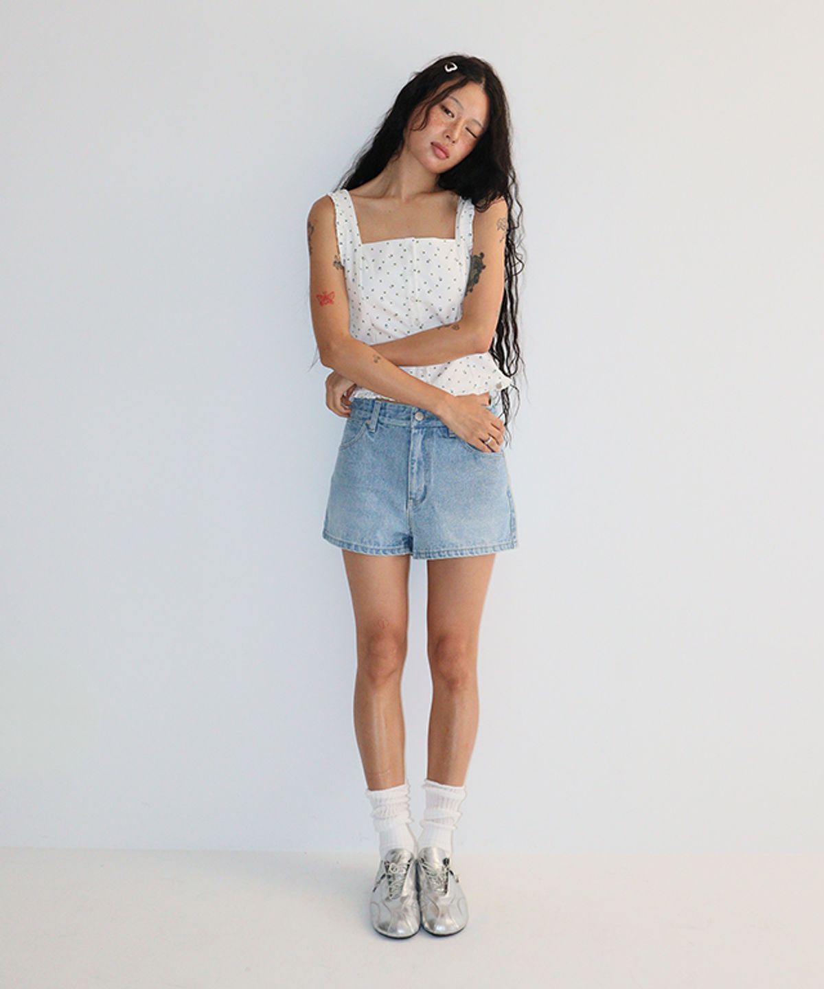 론론(RONRON) SQUARE NECK FRILL SLEEVELESS BLOUSE IVORY FLOWER