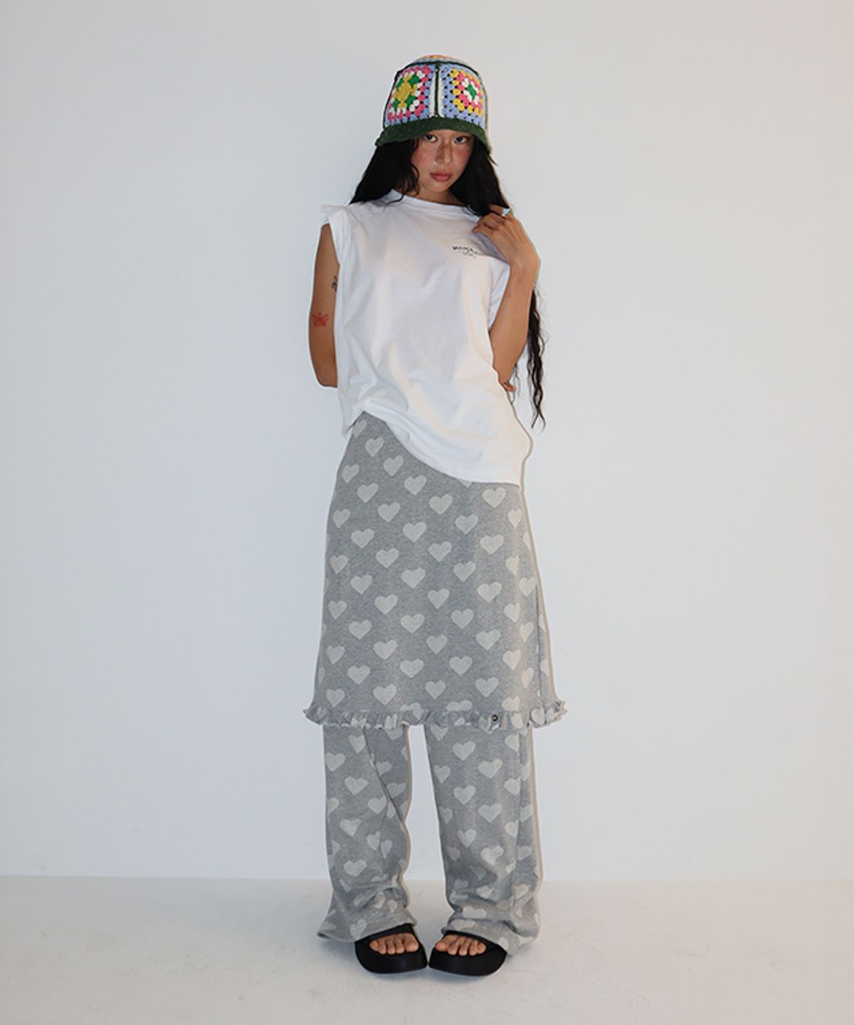 론론(RONRON) [RRxVV] SOMEWHERE BASIC FIT SHORT T SHIRT WHITE