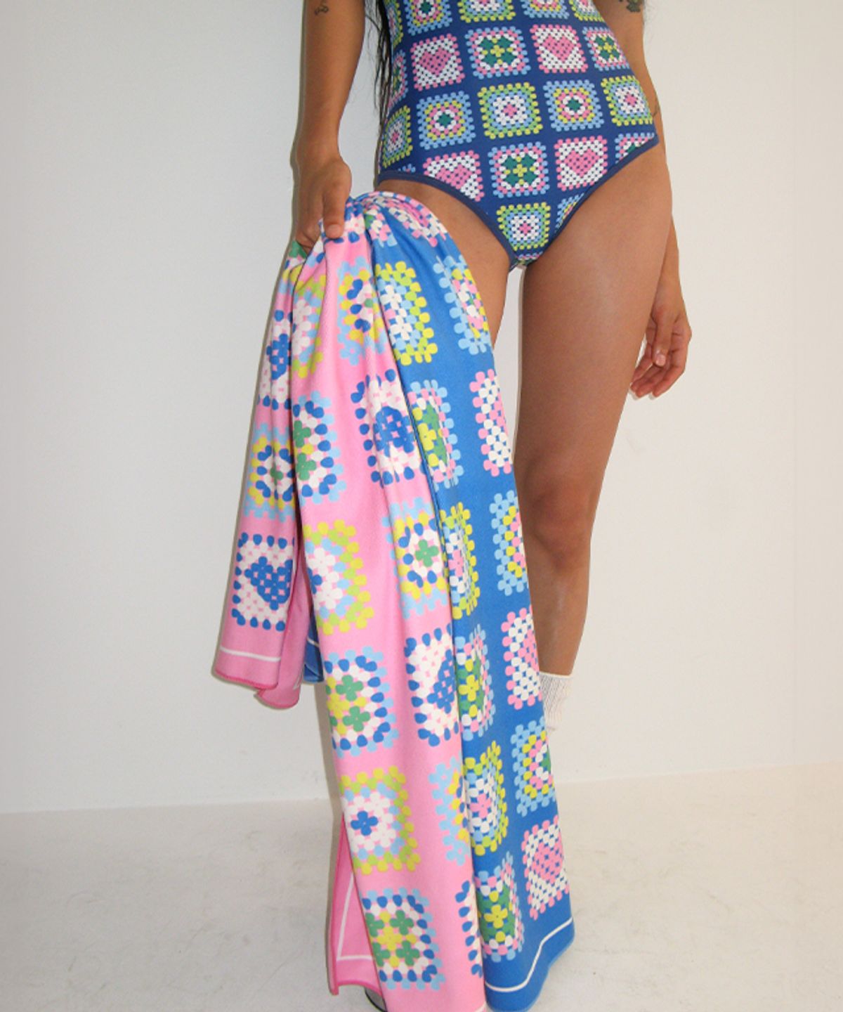 론론(RONRON) [RRxVV] CROCHET REVERSIBLE BEACH TOWEL PINK