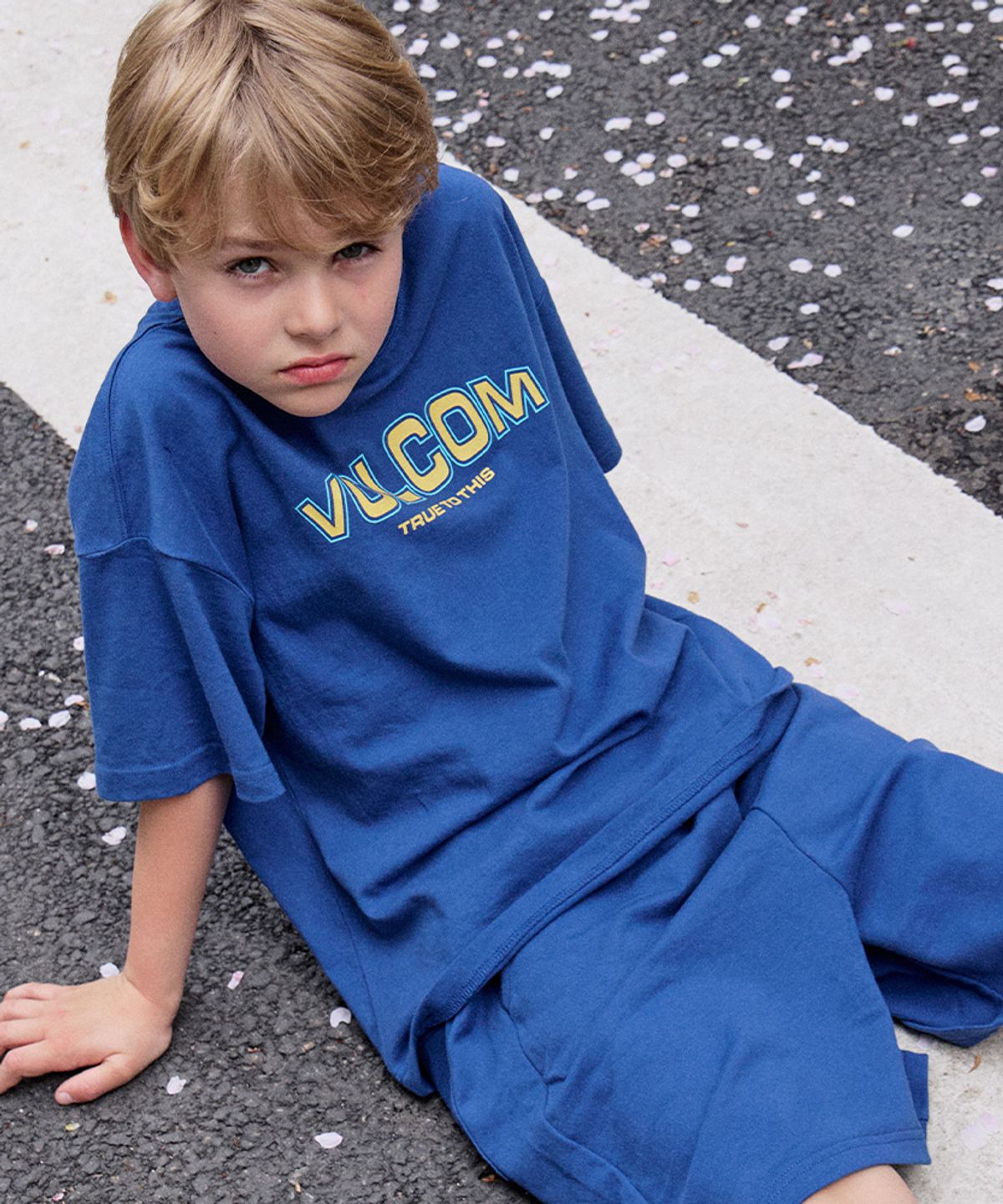 볼컴 키즈(VOLCOM KIDS) 스트릿 라운드 하프 셋업 D5M015