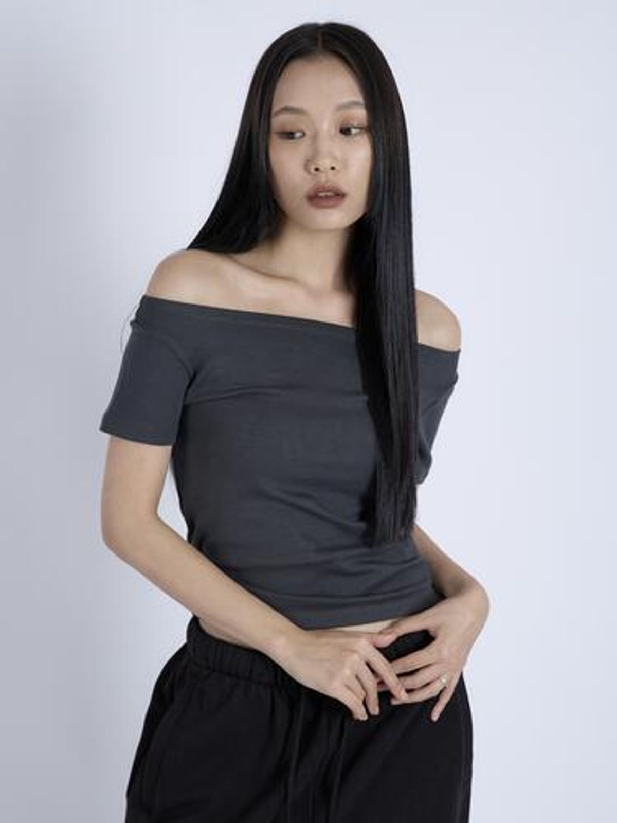 베이디피(VADEFY) 오프숄더 탑, 차콜