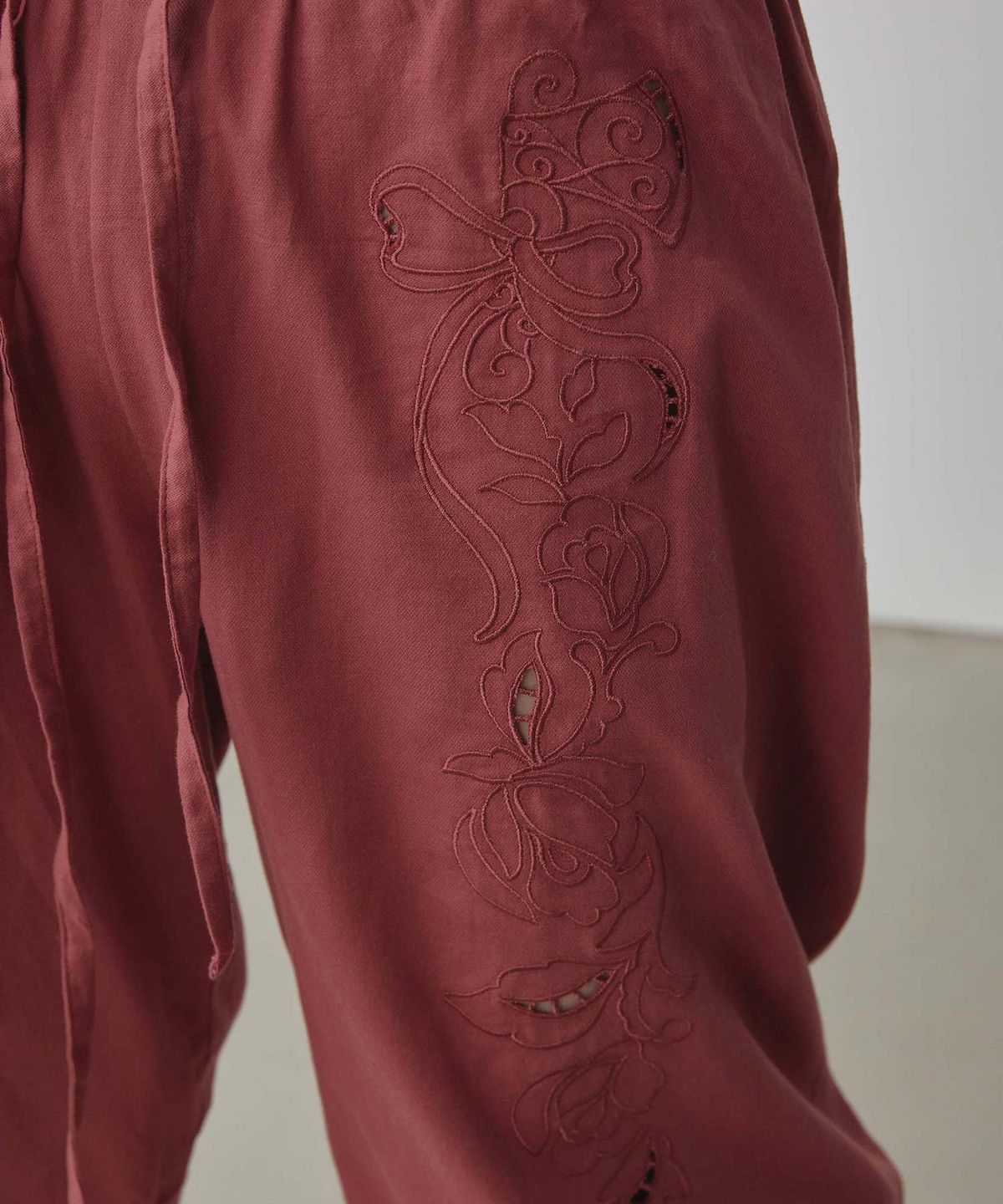 스컬프터(SCULPTOR) Cottage Cotton Capri Pants Red