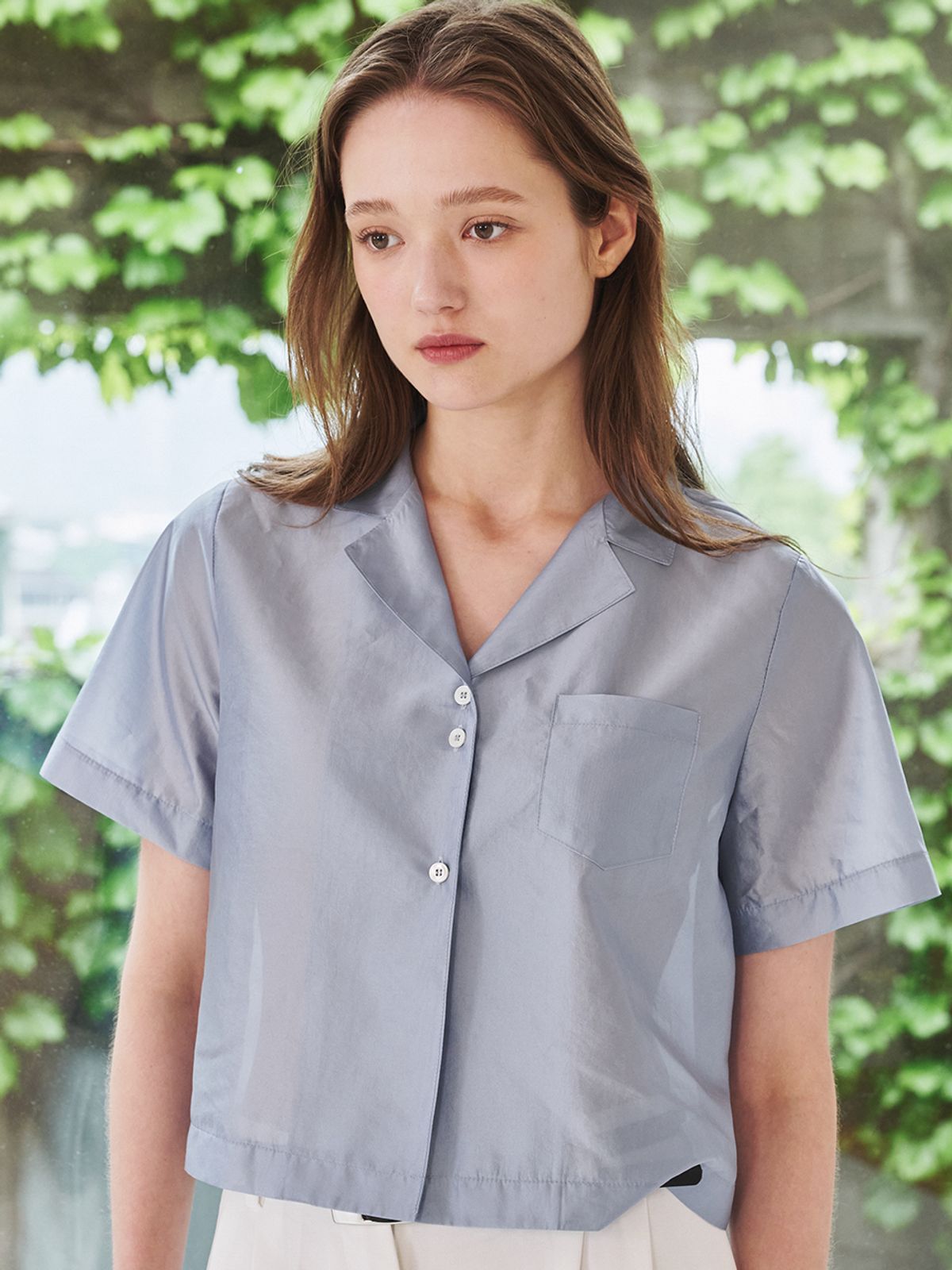 누브(NOUVE) 노치드 카라 크롭 블라우스 - 스카이 블루 / Notched Collar Crop Blouse - Sky Blue