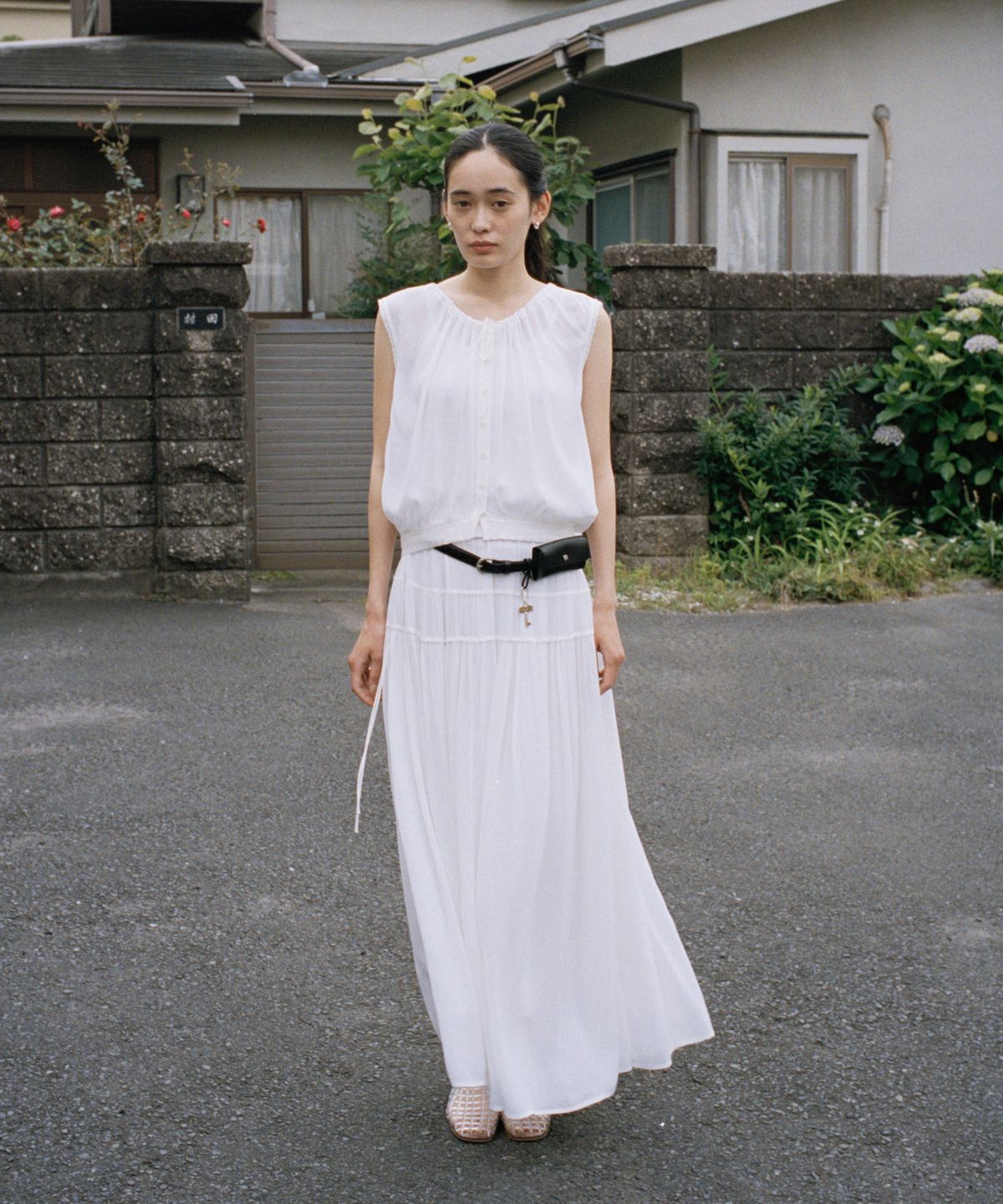 유라고(URAGO) Clair lace sleeveless blouse