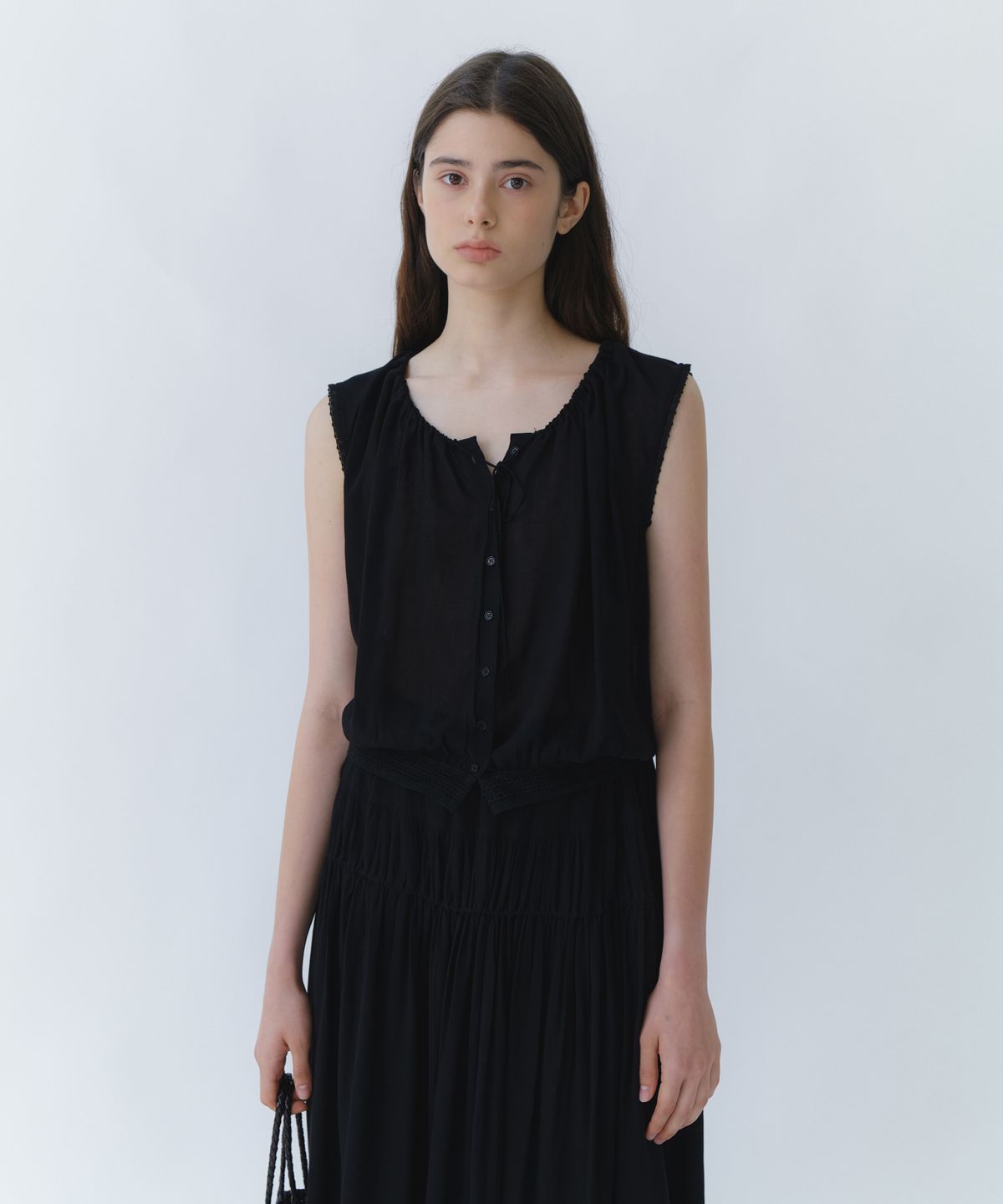 유라고(URAGO) Clair lace sleeveless blouse