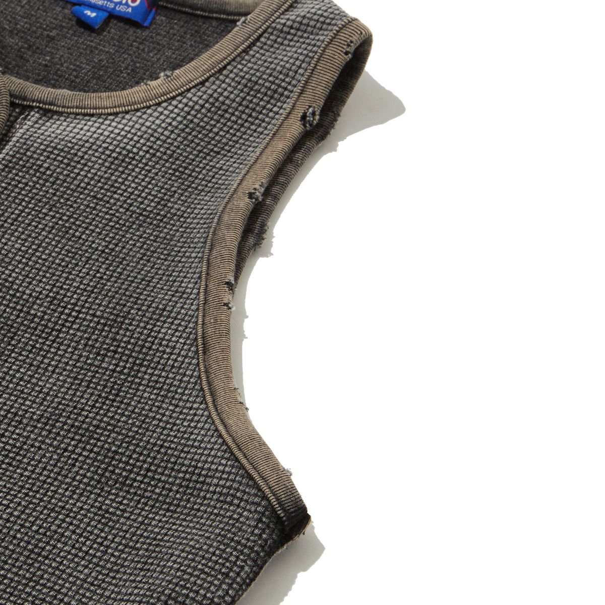 펜필드(PENFIELD) 우먼즈 디스트로이드 헨리넥 슬리브리스 블랙_FR2KV30F