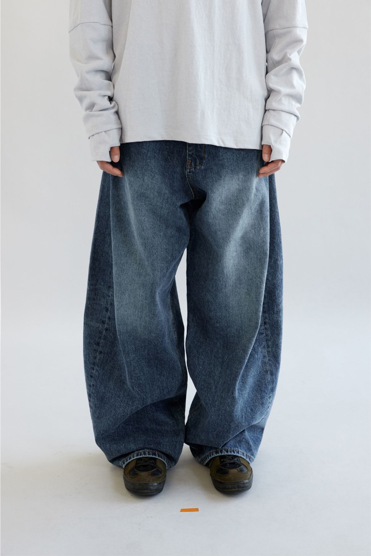 해칭룸(HATCHINGROOM) Wide Curve Jeans Washed Blue