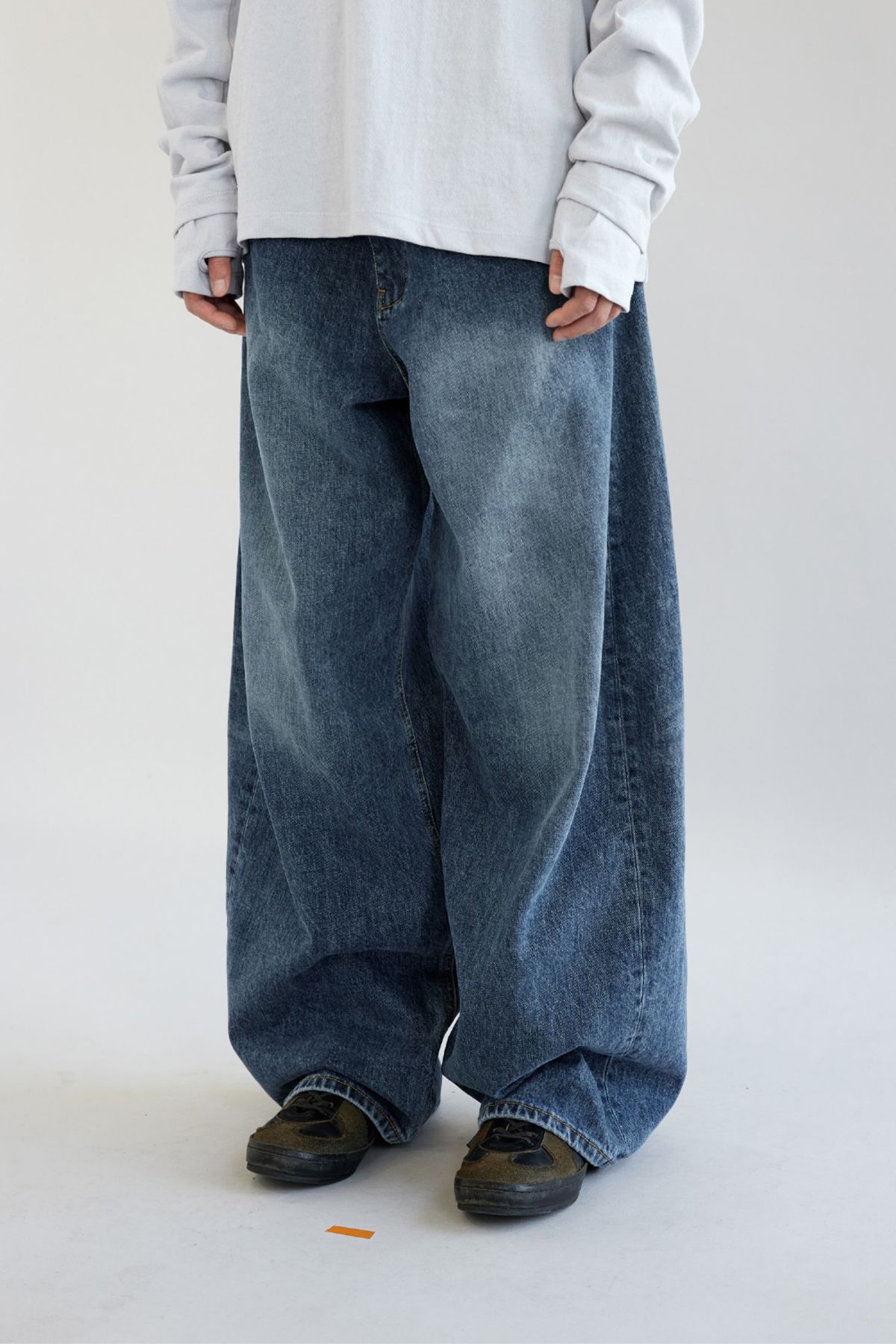 해칭룸(HATCHINGROOM) Wide Curve Jeans Washed Blue