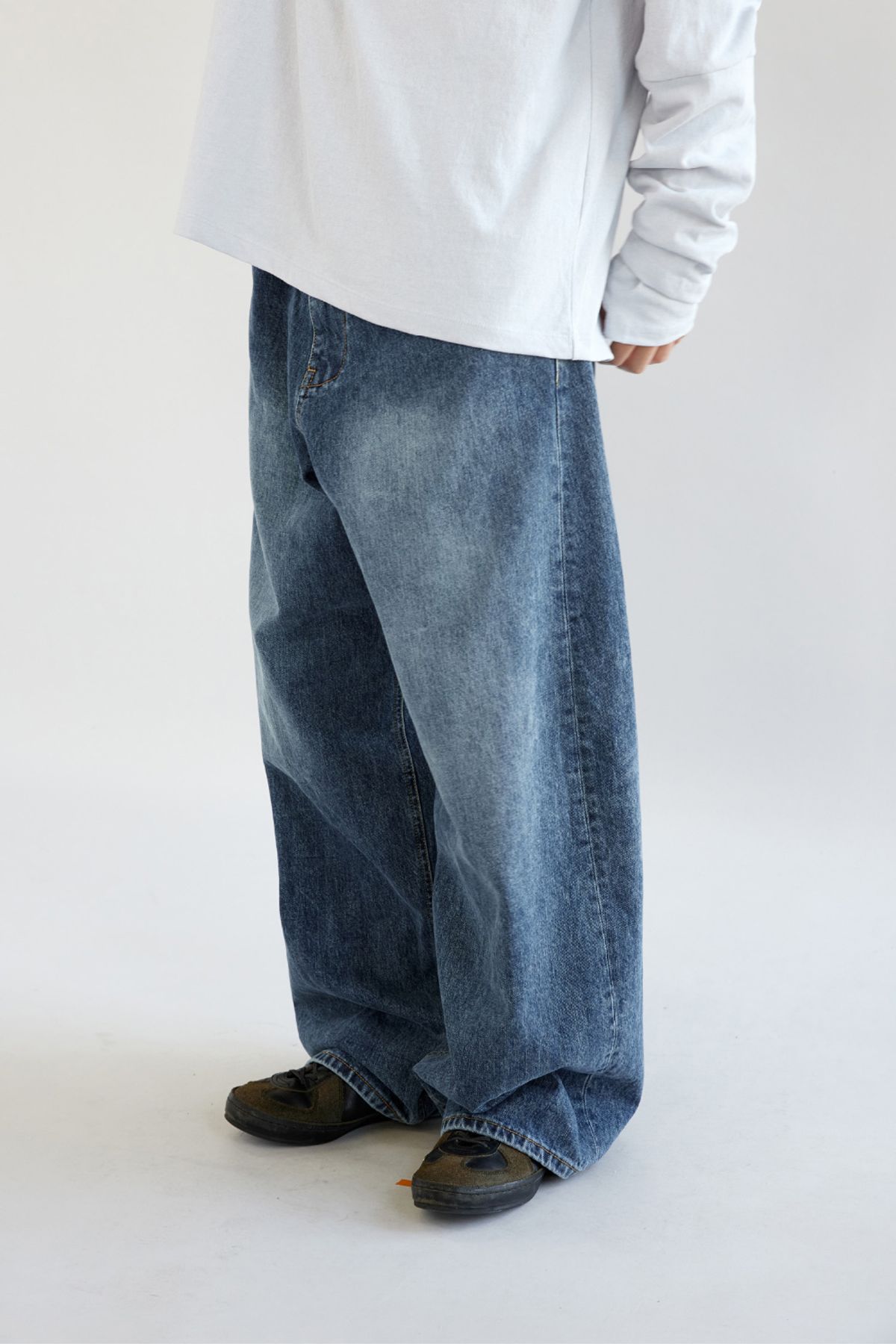 해칭룸(HATCHINGROOM) Wide Curve Jeans Washed Blue