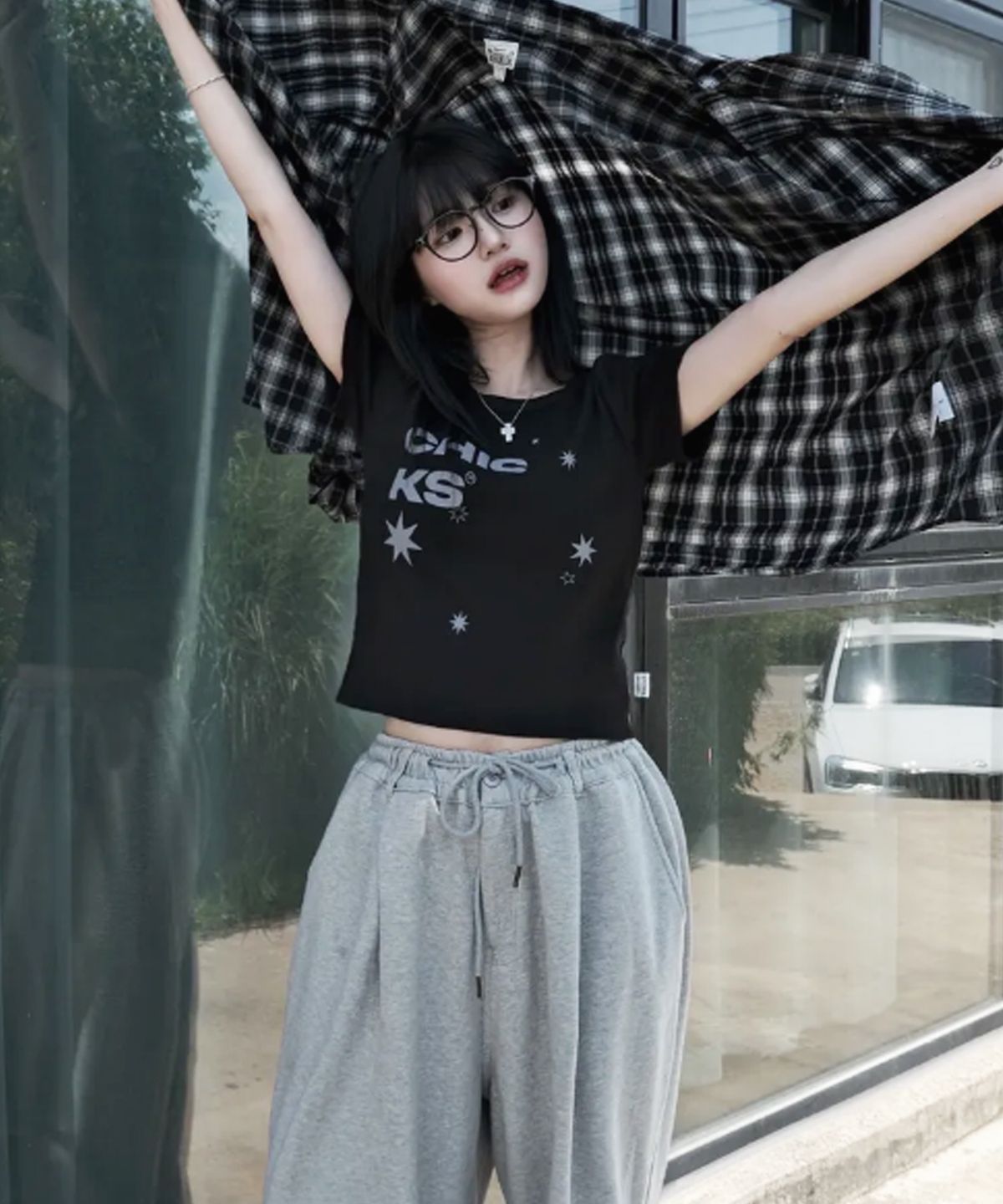 칙스(CHICKS) 언발스텔라 슬림핏 반팔 티셔츠 블랙
