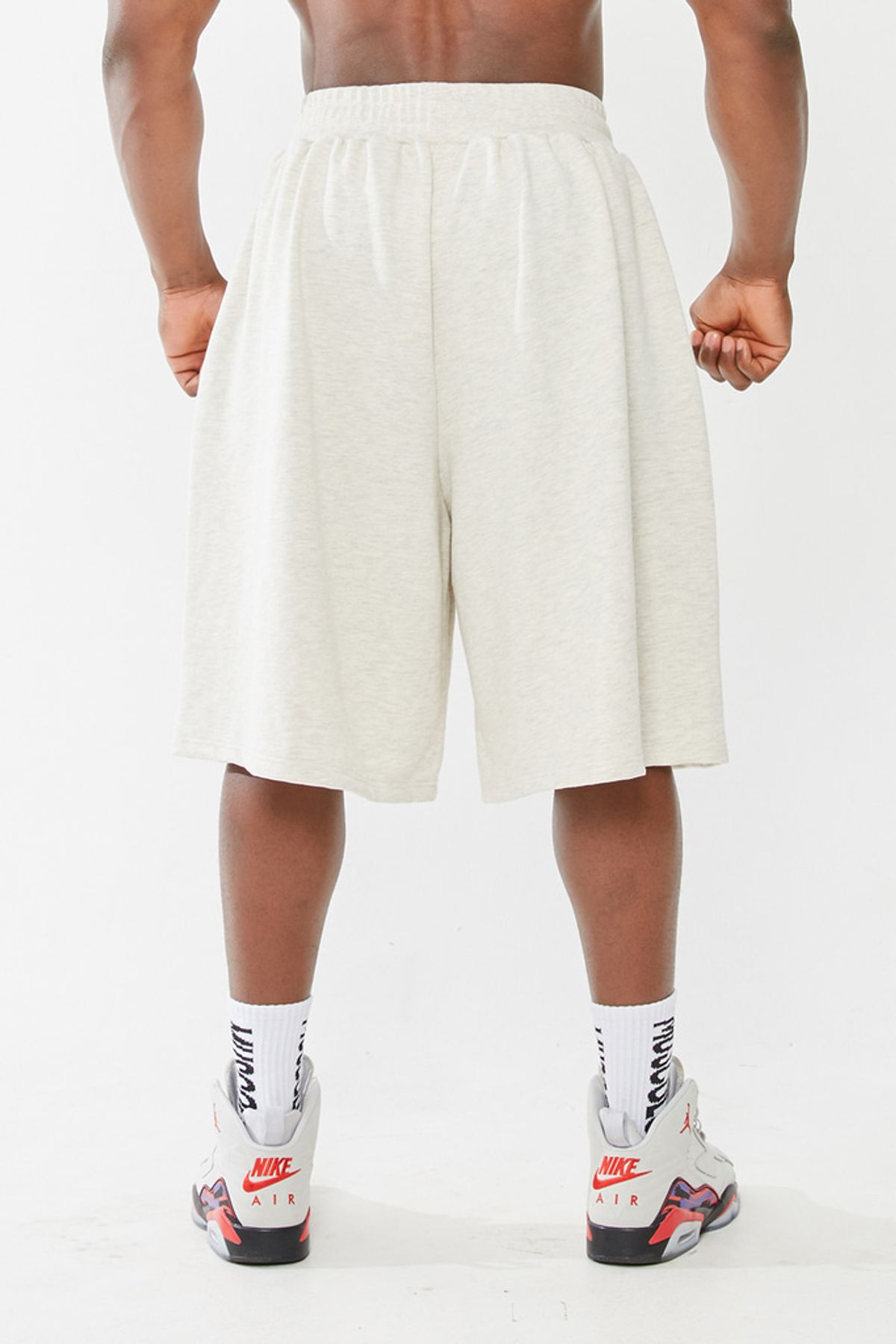 머스콜로(MUSCOLO) ONE TUCK BERMUDA HALF PANTS OATMEAL