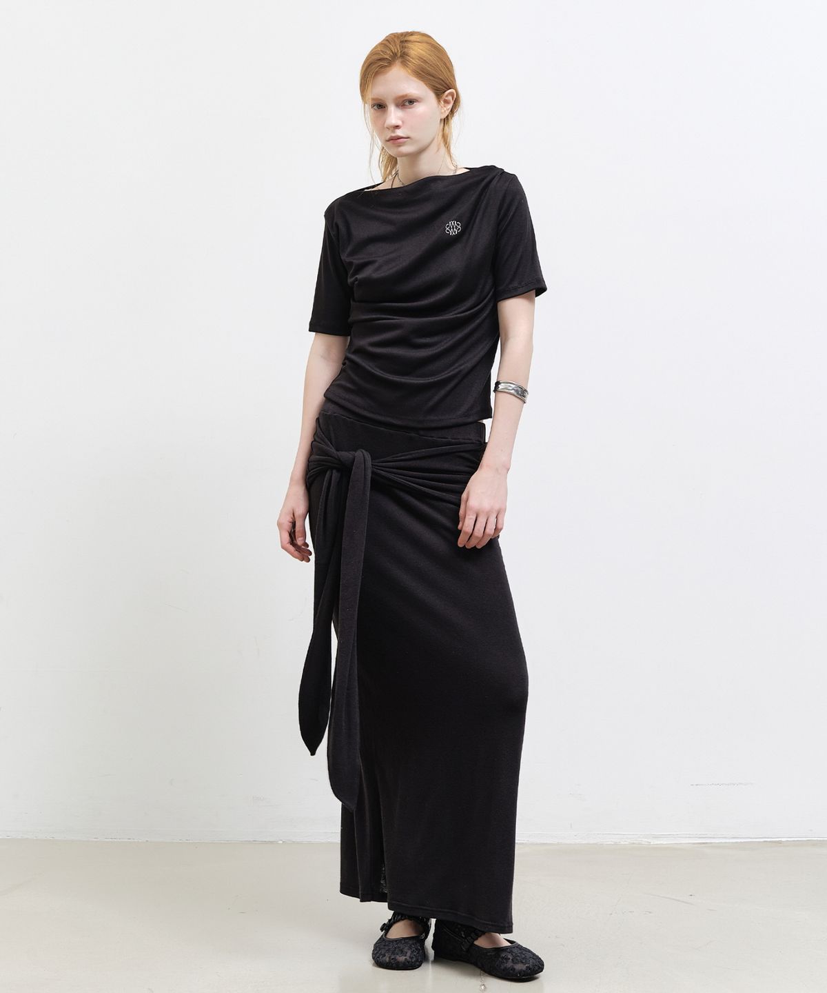 닉앤니콜(NICK&NICOLE) HALF SHIRRING DRAPE BOAT NECK TOP_BLACK