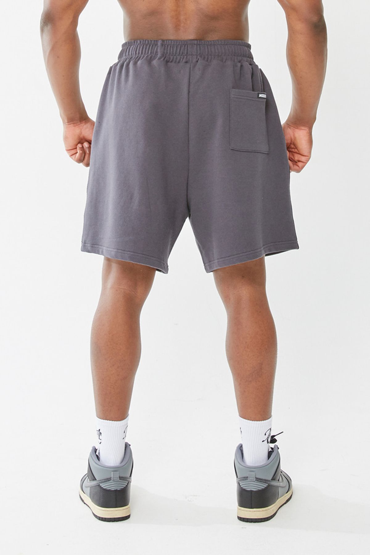 머스콜로(MUSCOLO) BUILD UP SHORT PANTS CARBON GREY