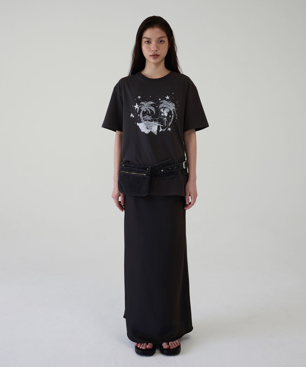 아옵트(AOPT) DREAMY ISLAND T-SHIRT - CHARCOAL