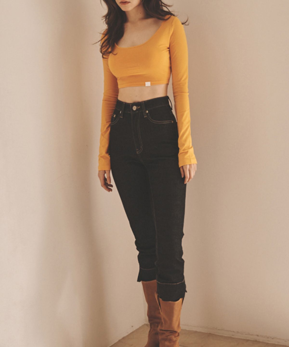 에이알유(A.R.U) CROP LONG SLEEVE