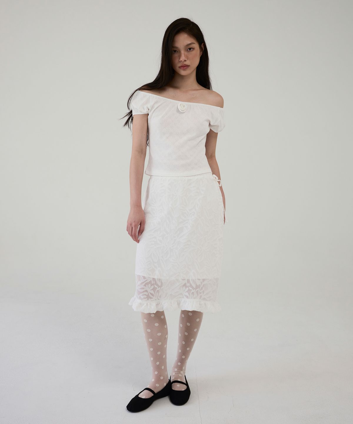 아옵트(AOPT) TWO-WAY ROSE SHIRRING TOP - WHITE