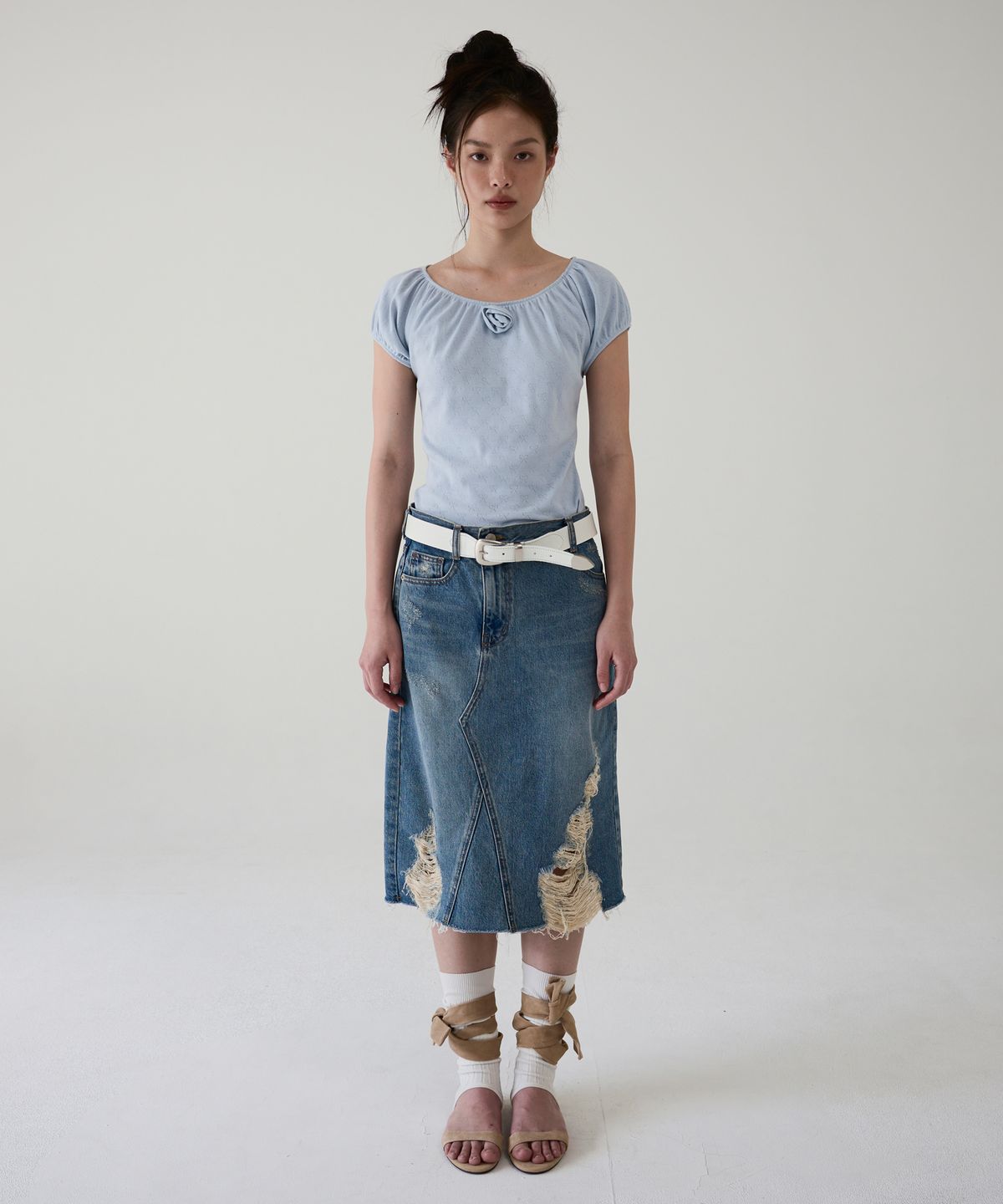 아옵트(AOPT) TWO-WAY ROSE SHIRRING TOP - SKY BLUE