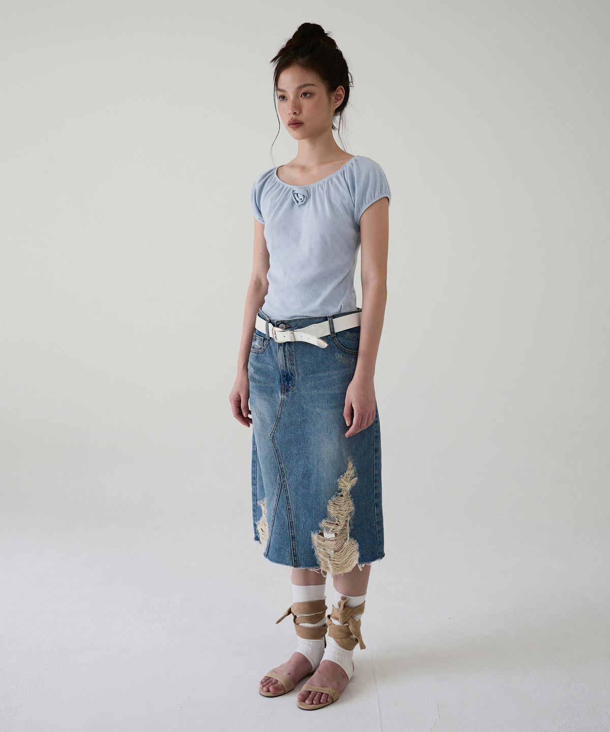 아옵트(AOPT) TWO-WAY ROSE SHIRRING TOP - SKY BLUE