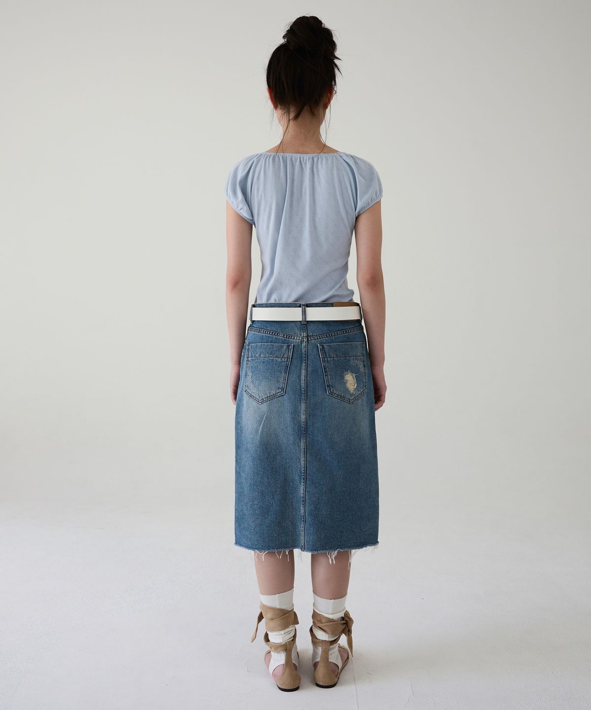 아옵트(AOPT) TWO-WAY ROSE SHIRRING TOP - SKY BLUE