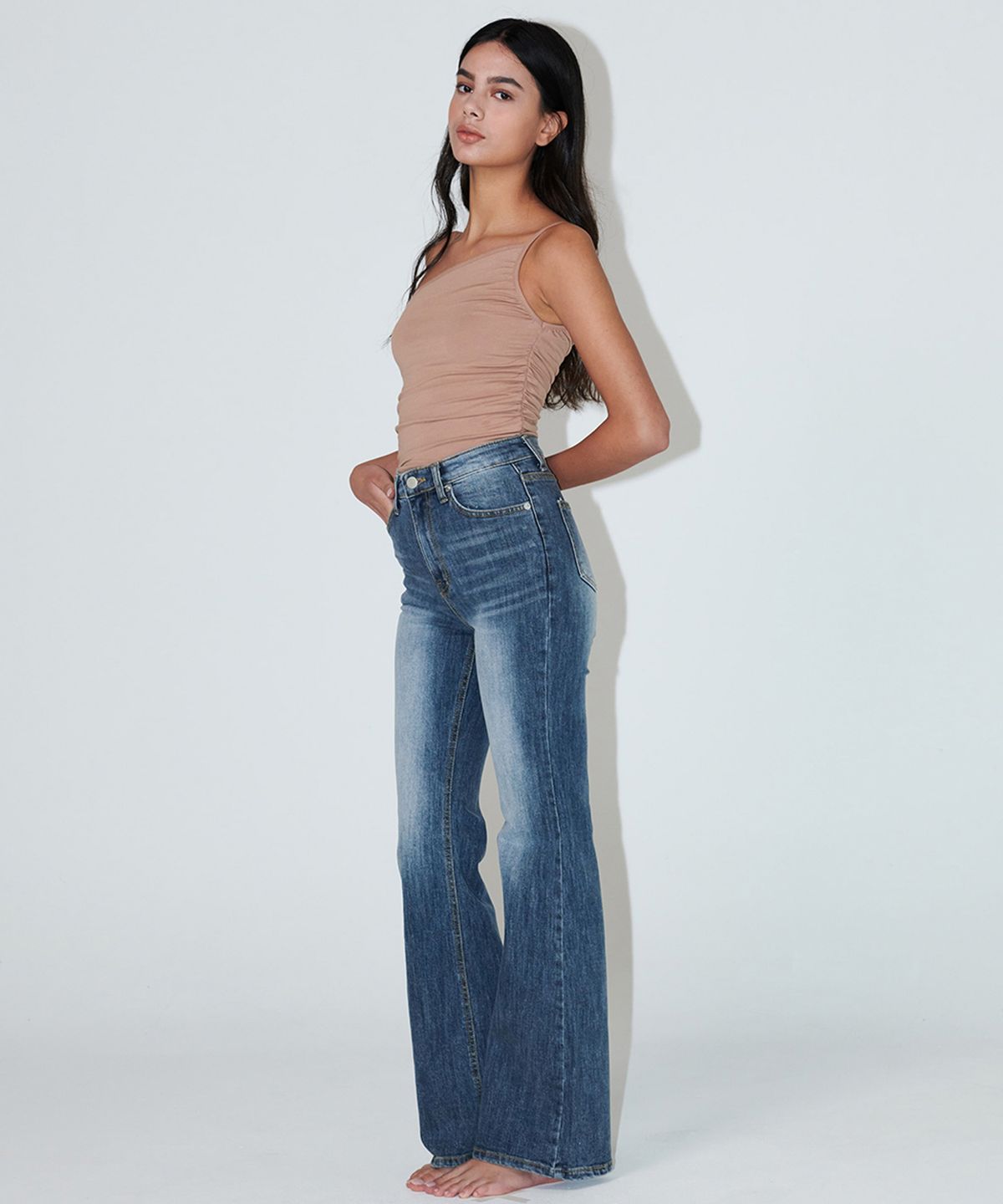 에이알유(A.R.U) PLEATED SLEEVELESS