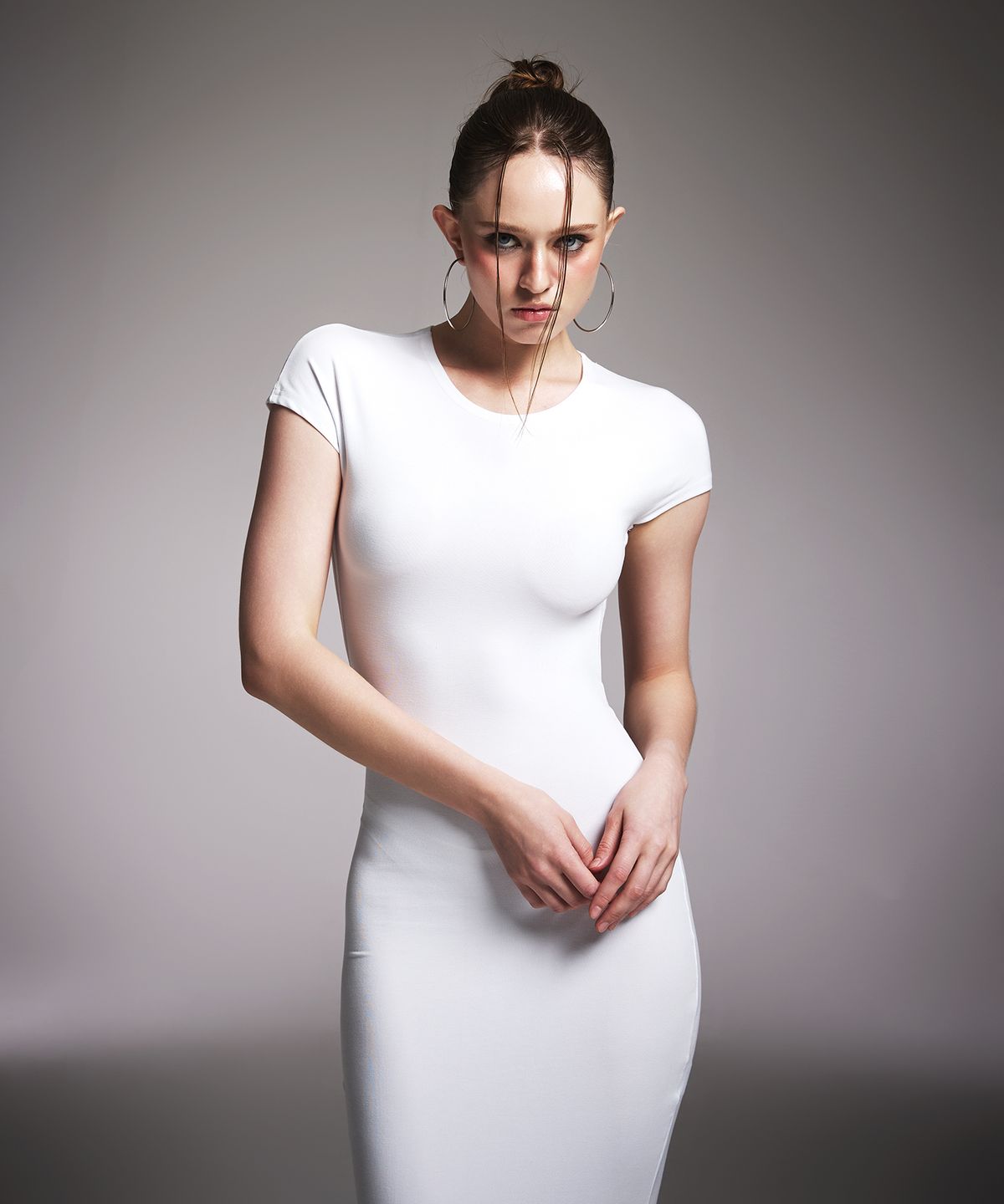 에이알유(A.R.U) BACK LESS DRESS