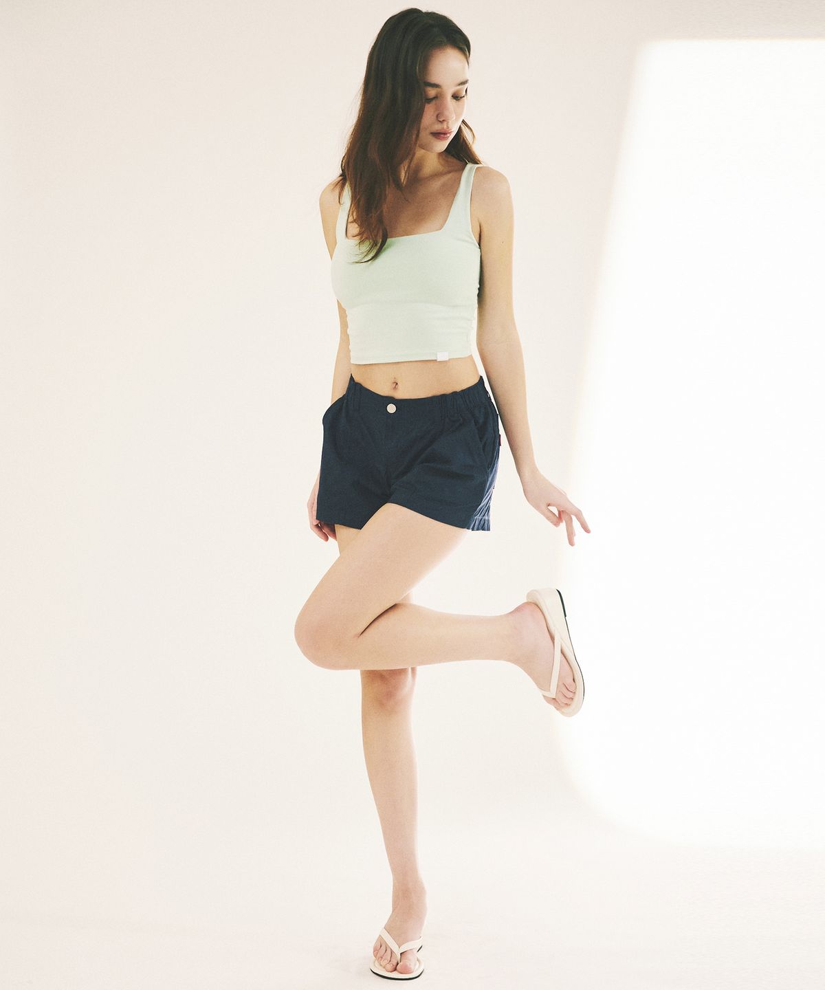 에이알유(A.R.U) SQUARE SLEEVELESS