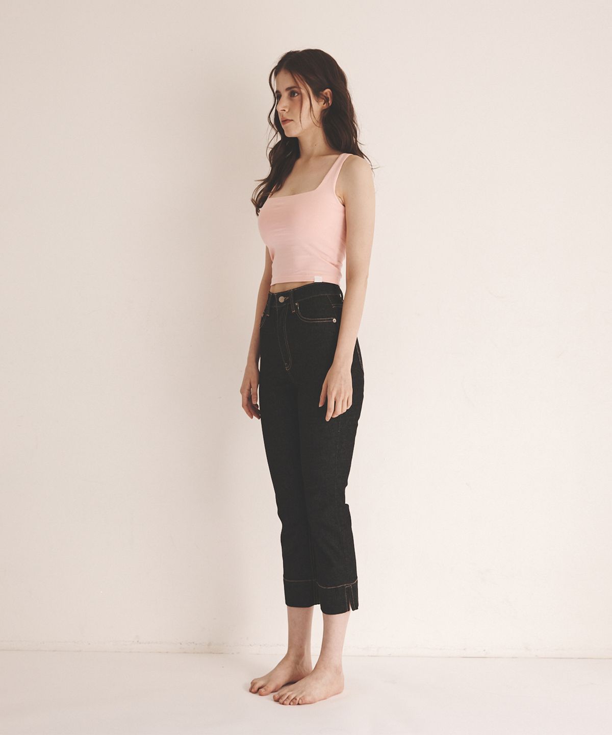 에이알유(A.R.U) SQUARE SLEEVELESS