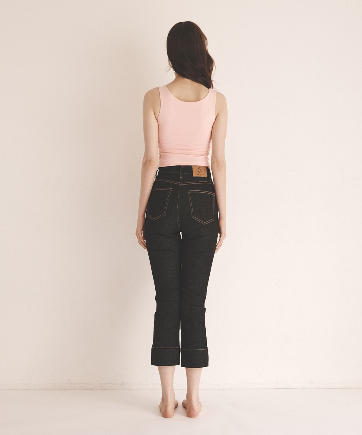 에이알유(A.R.U) SQUARE SLEEVELESS