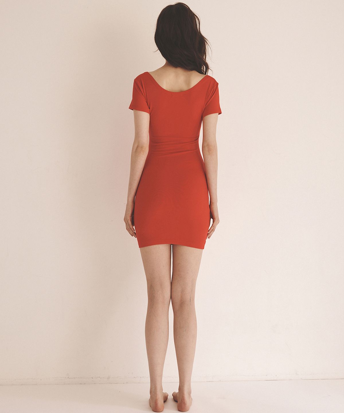 에이알유(A.R.U) U NECK MINI DRESS