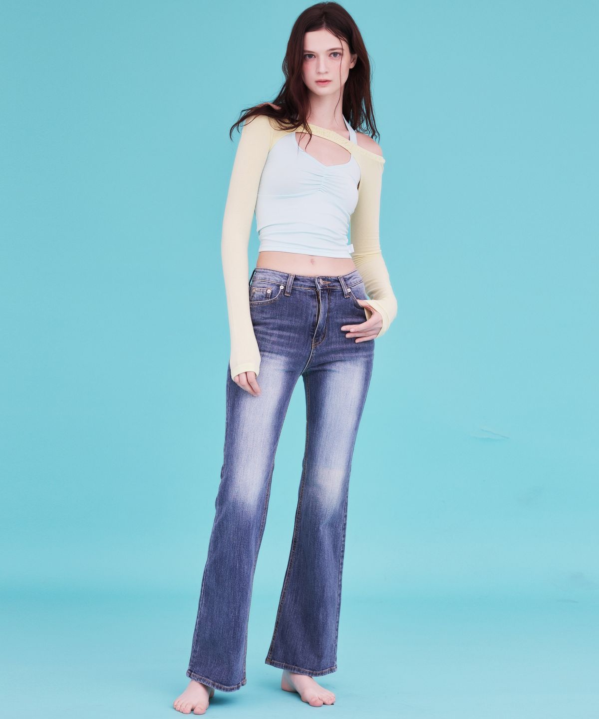 에이알유(A.R.U) SHIRRING HALTER TOP
