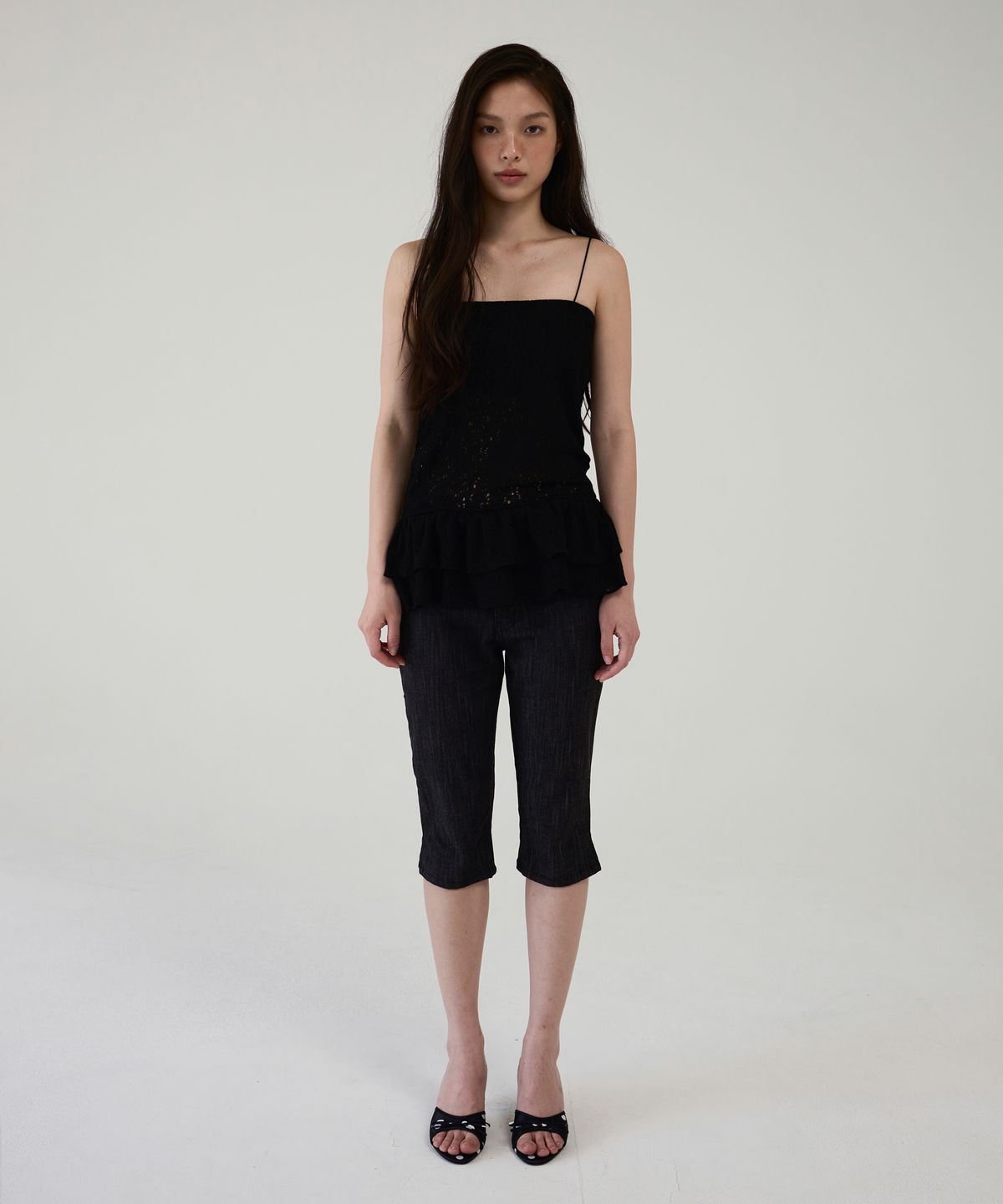 아옵트(AOPT) FLORAL LACE RUFFLE TOP - BLACK