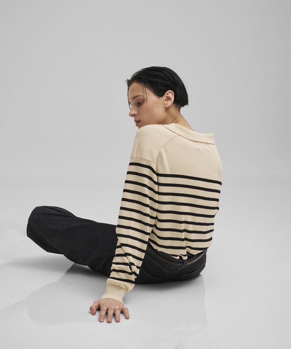 어나더오피스 우먼(ANOTHER OFFICE WOMEN) w. Sailor Silk Open-collar Knit (Ecru-Black)